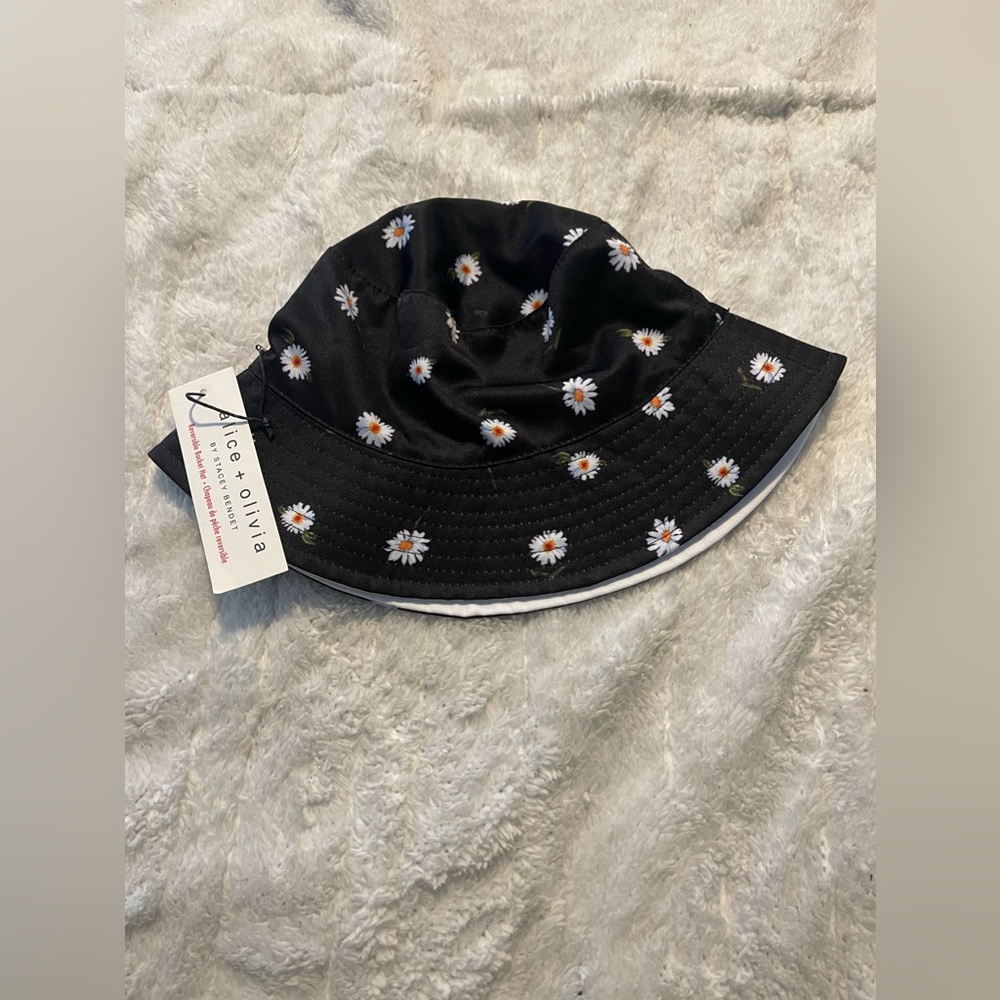 Alice and Olivia bucket hat